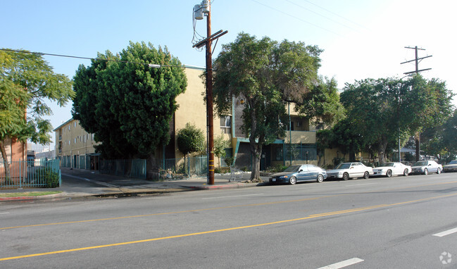 Building Photo - Saticoy Plaza