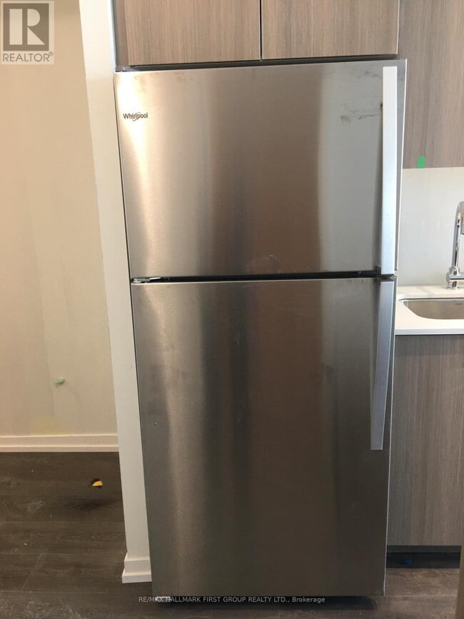 Building Photo - 3237 Bayview Ave