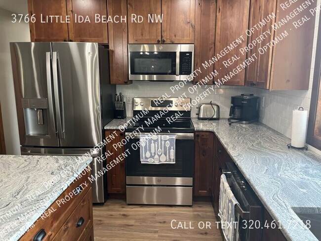 Foto del edificio - 3766 Little Ida Beach Rd NW