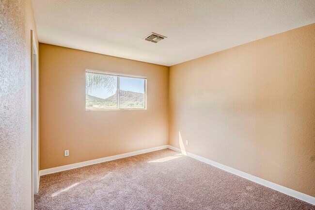 Building Photo - 10172 N Blue Crossing Way