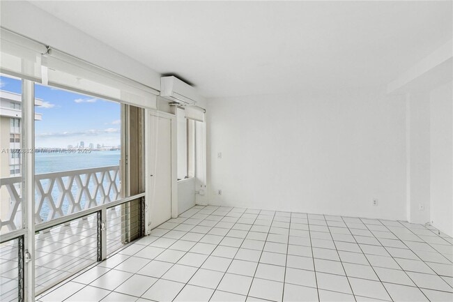 Foto del edificio - 1430 Brickell Bay Dr