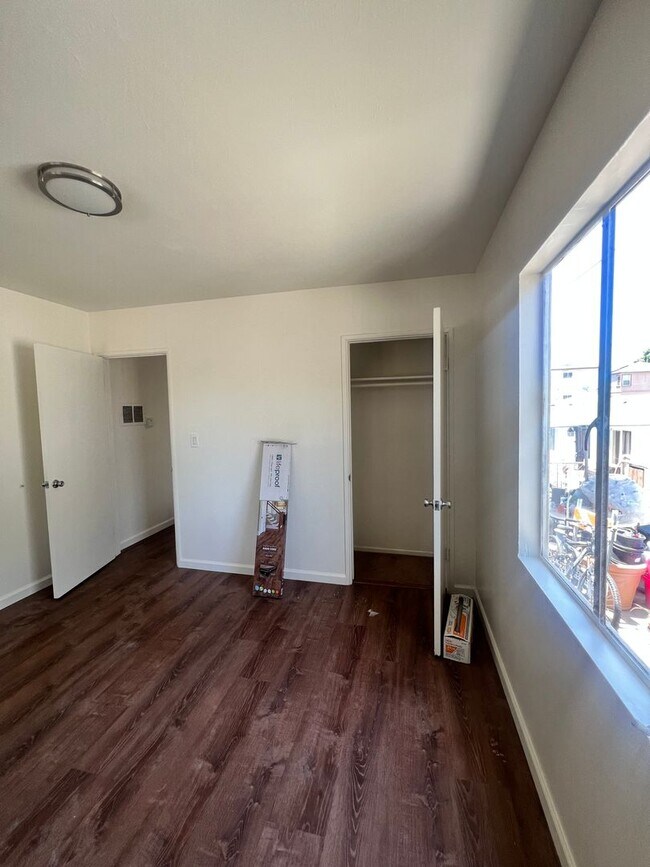 Building Photo - DM-Nat. City (E ave 1118,1120)