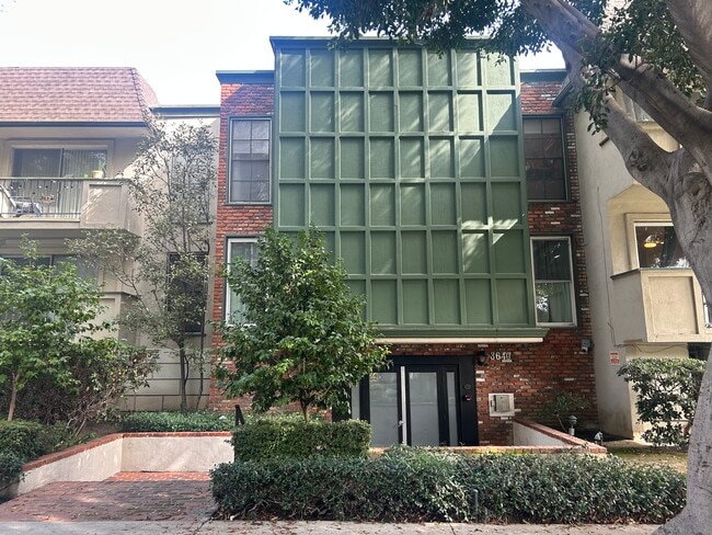 Building Photo - 3640 Cardiff Ave