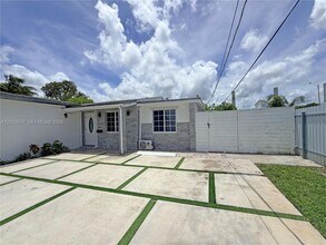 Building Photo - 2500 Sunshine Blvd