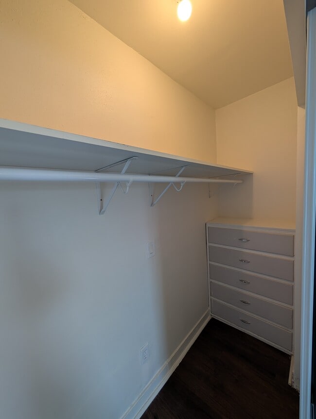 Building Photo - 208 D Ave