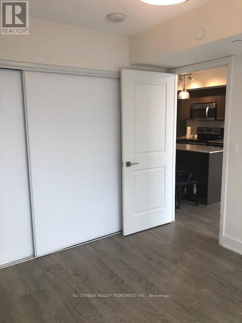 Photo du bâtiment - 88 Sheppard Ave E