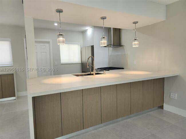Foto del edificio - 7342 Gary Ave