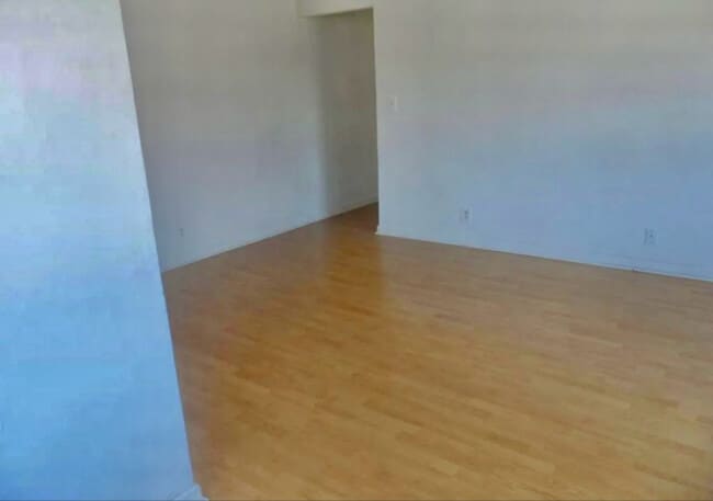 Building Photo - 1331 Pinetree Dr