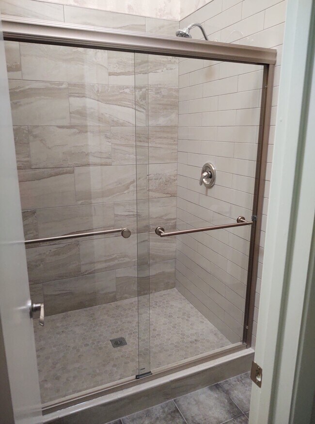 Walk-In Shower - 14122 Churchill Estates Blvd