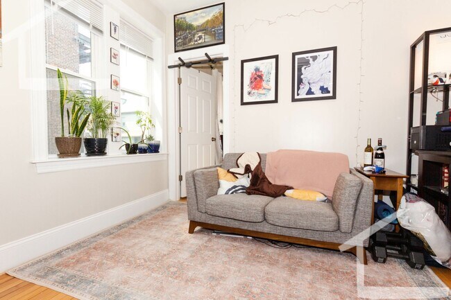 Foto del edificio - Charming 1 Bedroom-No Broker Fee