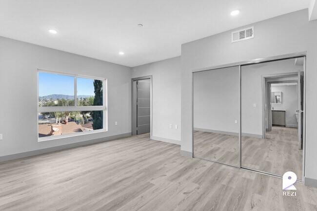 Building Photo - 7040 Woodman Ave