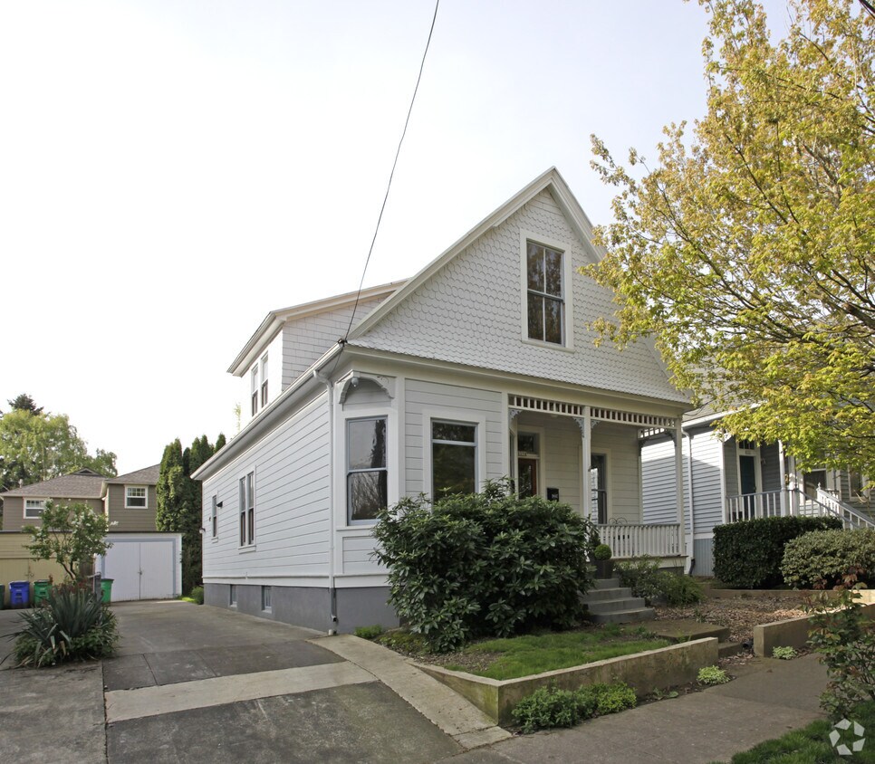Primary Photo - 2558 NW Thurman St
