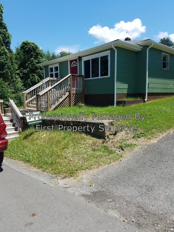 Primary Photo - 226 Deem St
