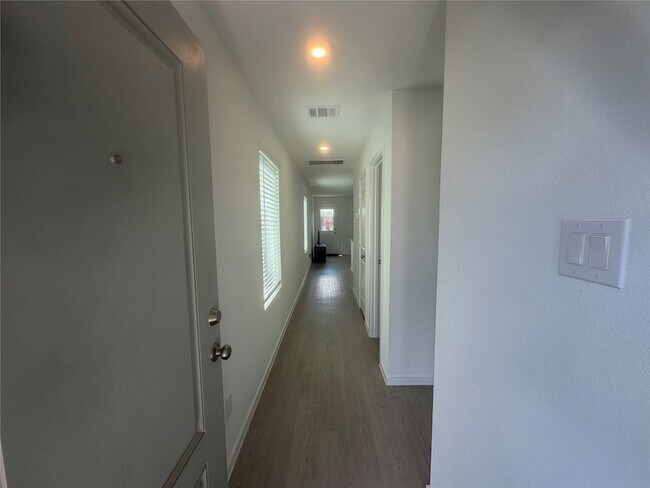 Foto del edificio - 930 Pertuso Ln