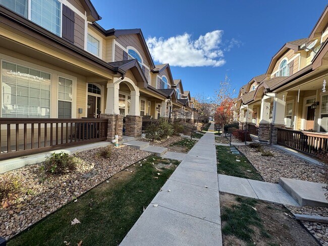 Building Photo - 3 Bed 3 bath Townhome in Castle Rock!