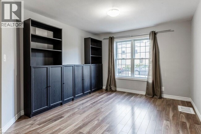 Photo du bâtiment - 35 Ferrie St W