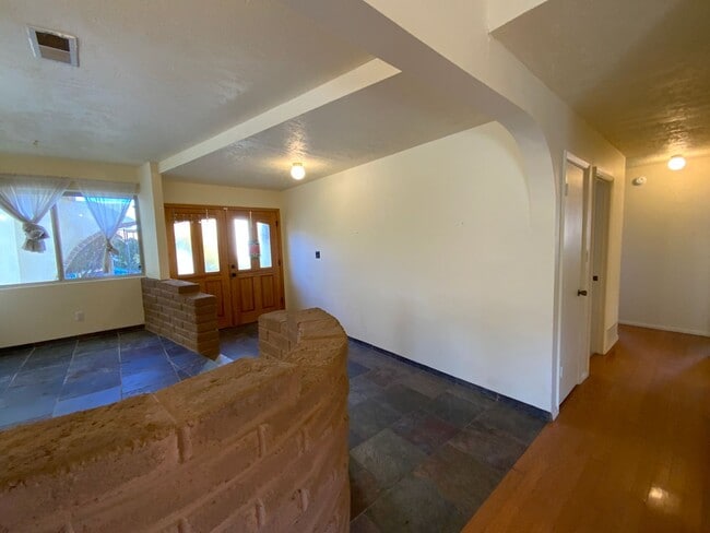 Foto del edificio - 4 Bedroom Single Story Home Available Near Tramway Blvd NE & Copper Ave NE!