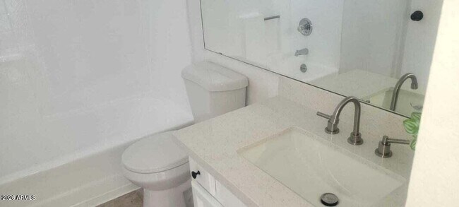 Foto del edificio - 8702 N 67th Dr