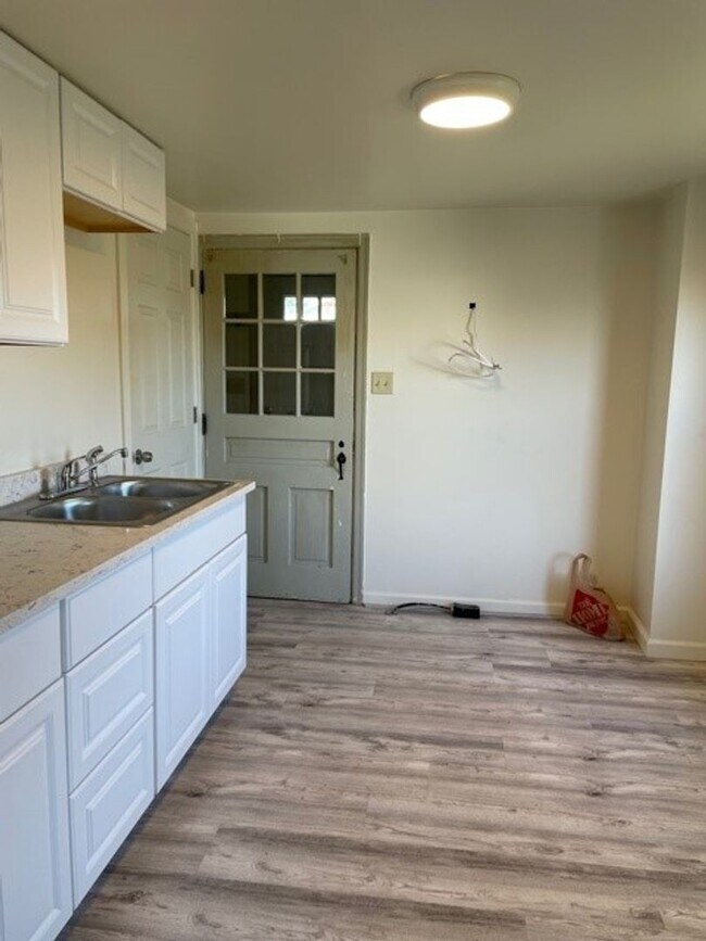 Building Photo - 1 Bedroom 1 Bath Single Family Home in Obe...