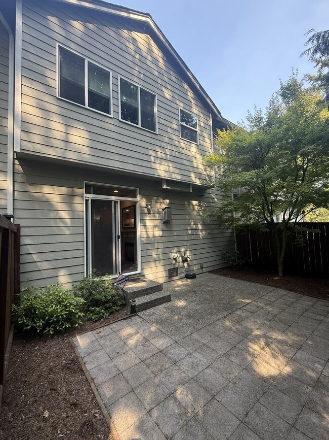 Building Photo - 2 Bedroom 3 bath Townhome Available for Im...