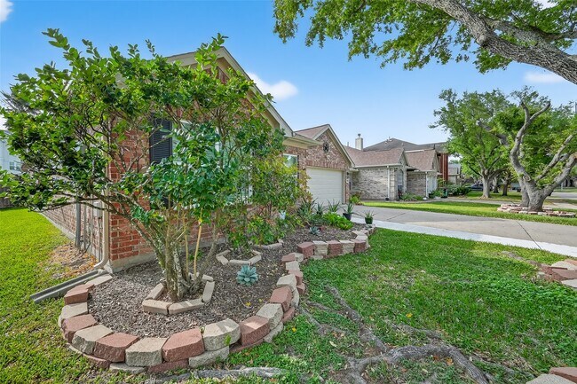 Building Photo - 6730 Oakleaf Trail Ln