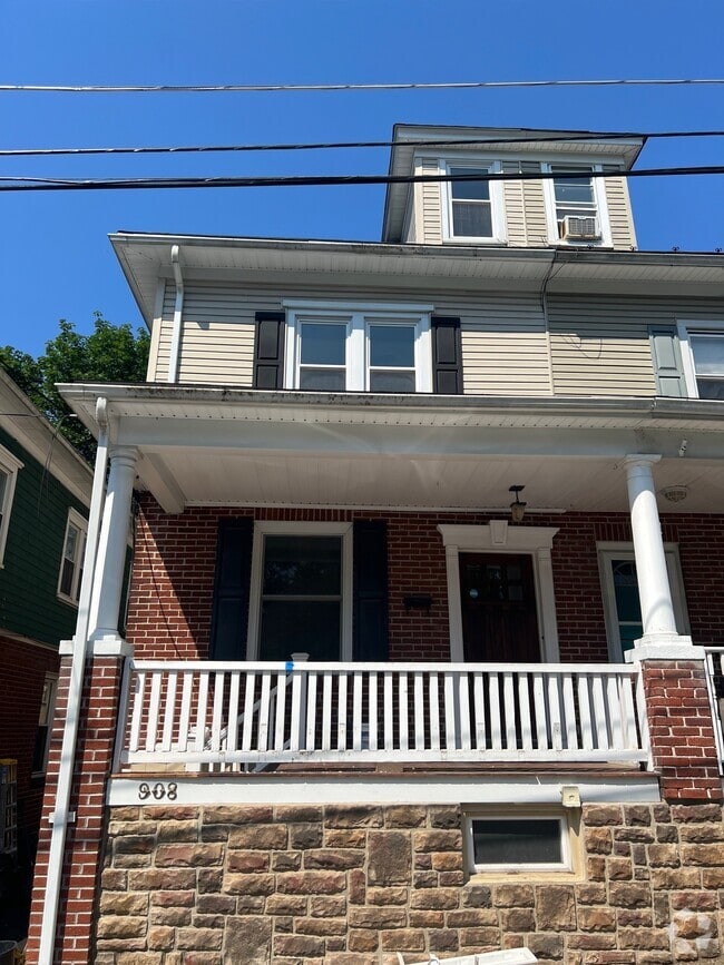 Building Photo - 908 Porter St