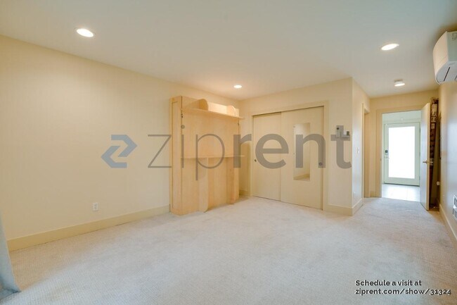 Building Photo - 4134 California Ave SW