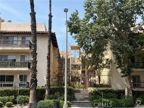 Building Photo - 1127 E Del Mar Blvd