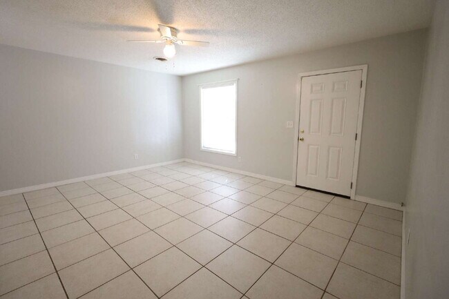Foto del edificio - "Charming 3-Bed Home with 1.5 Baths in Ft Walton Beach!"