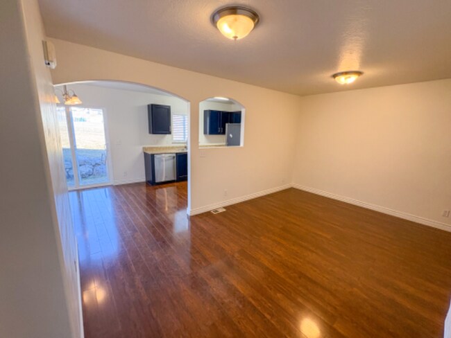 Building Photo - 652 Pimlico Dr