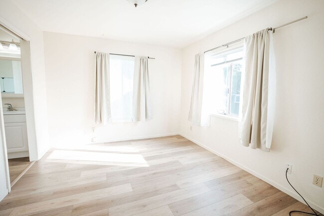 Foto del edificio - 1983 Sutter Rd