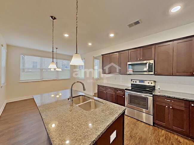 Foto del edificio - 5825 Winding Lakes Dr