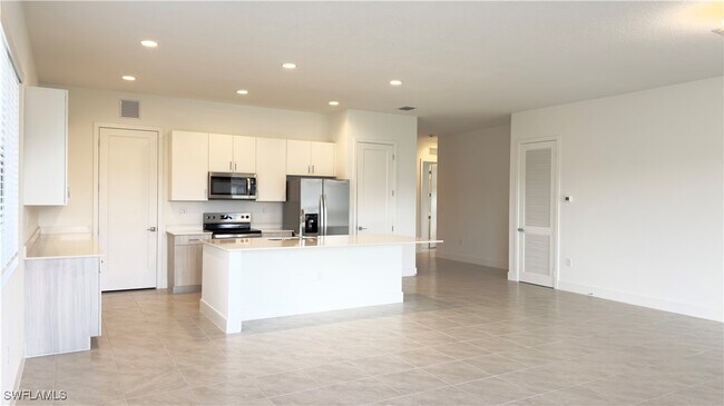 Building Photo - 5105 Penella Ave