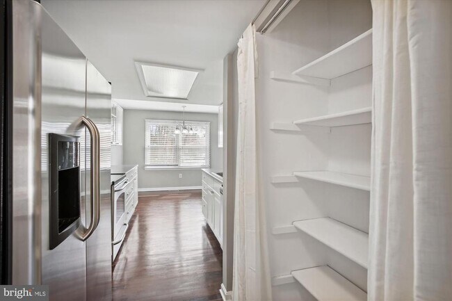 Building Photo - 1962 Mariner Ln