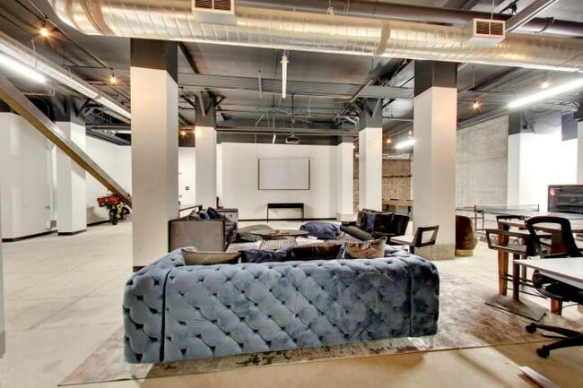 Building Photo - bedroom in Oakland CA 94607