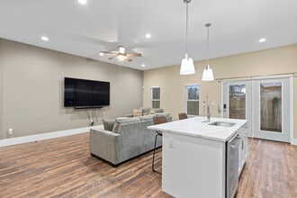 Building Photo - 5424 Delmar Ct