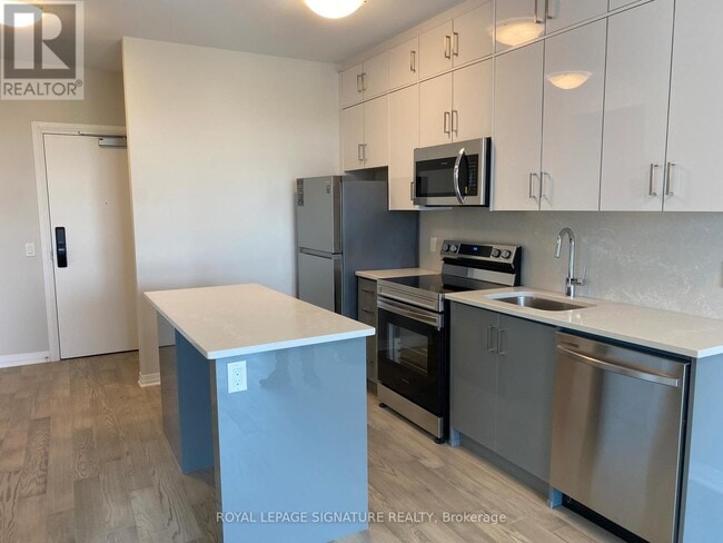 Building Photo - 95 Dundas St W