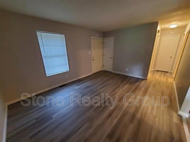 Building Photo - 2462 E Clayton Dr