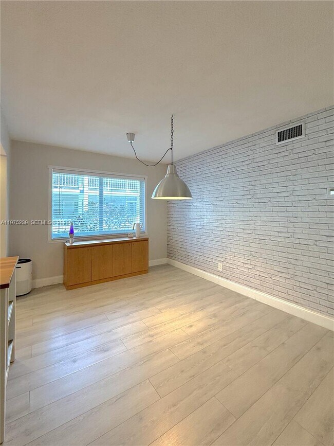 Foto del edificio - 541 Blue Heron Dr