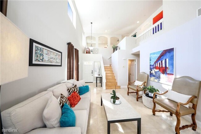 Building Photo - 3 br, 2.5 bath House - 60 San Raphael