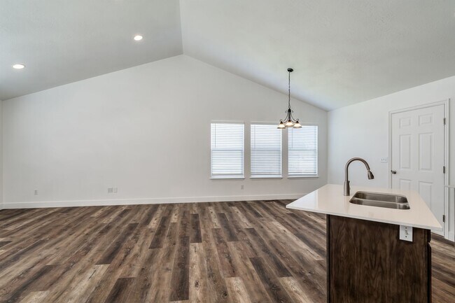 Building Photo - Amazing Single Family Home for Rent in Cle...