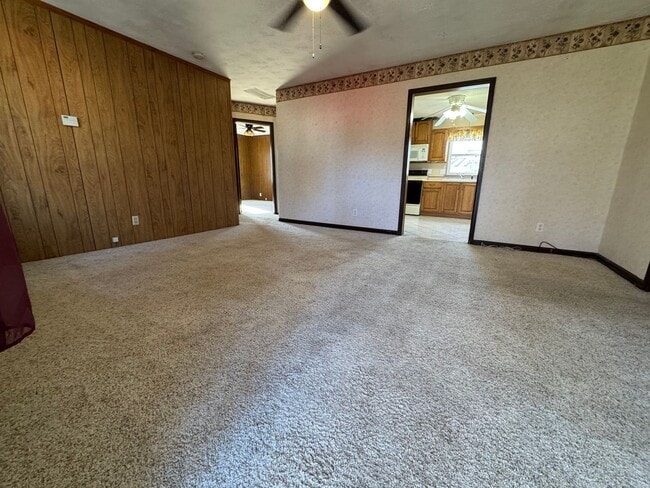 Building Photo - 3 bedroom on a corner lot, READY NOW!