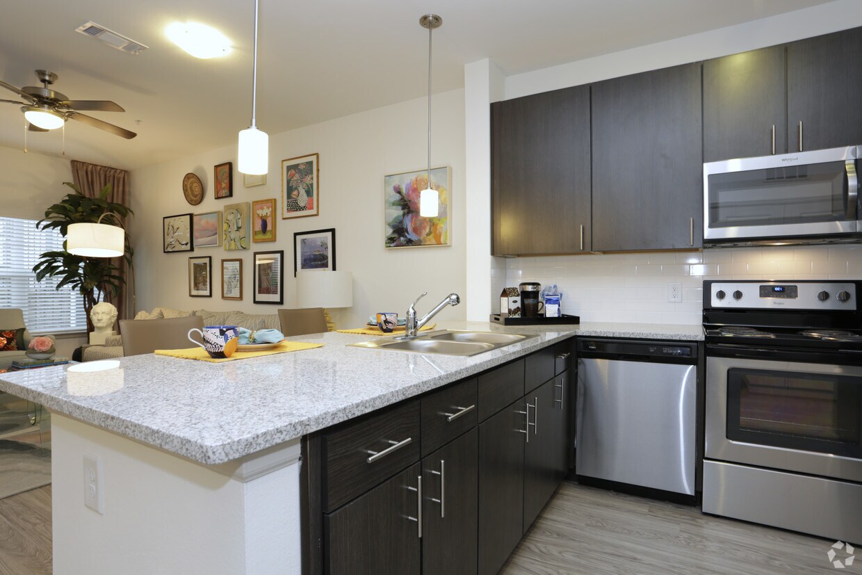 Sadler House Apartments in San Marcos, TX