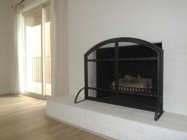 Foto del edificio - 961 Lakeside Dr