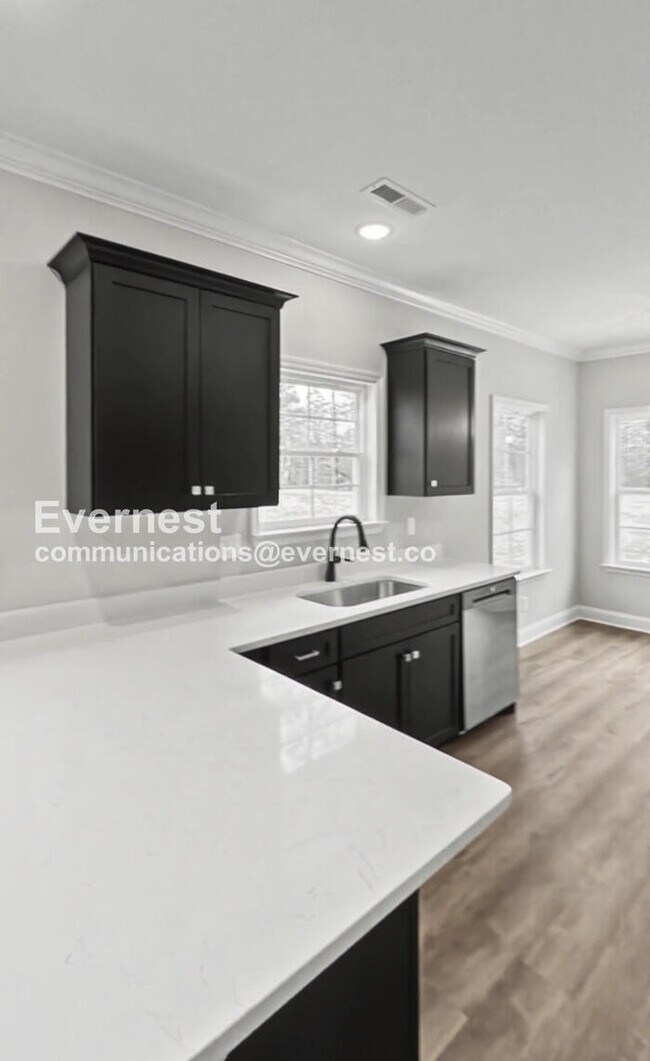 Photo - 2 Bed/2 Bath Townhome with Off-Street Parking / Pet-Friendly / Available Now!