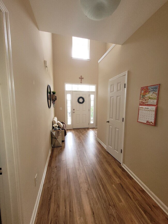 Building Photo - Spacious, Four Bedroom Townhouse With a View!
