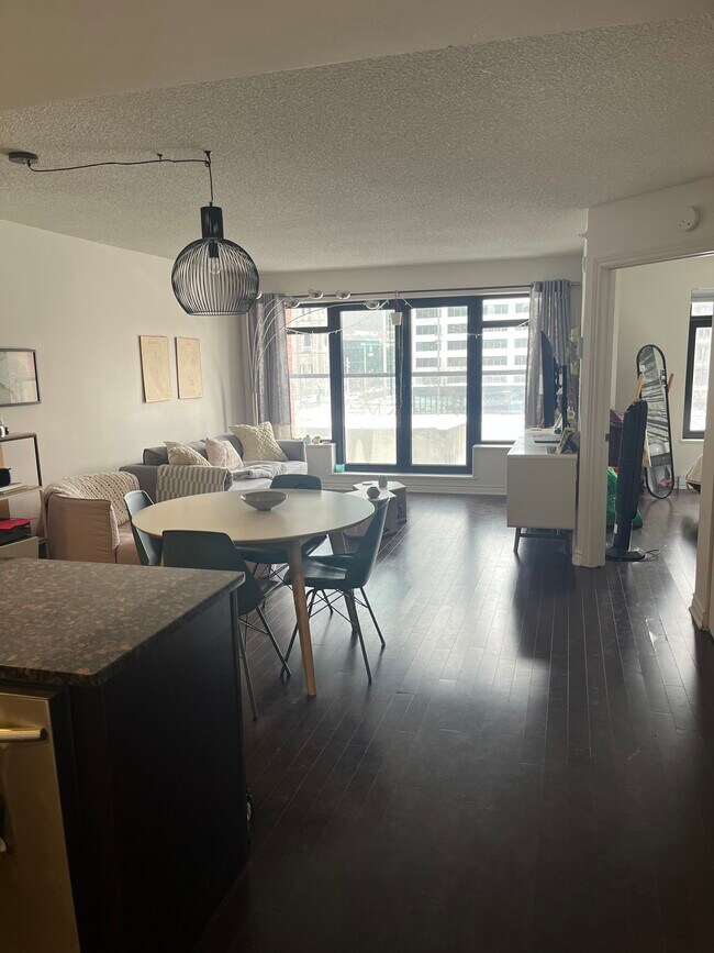 Photo du bâtiment - 450 Rue Saint-Antoine E