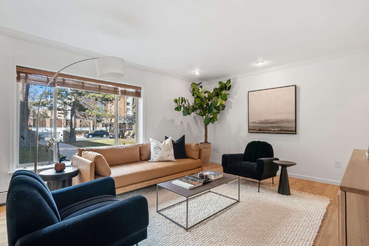 Foto principal - Stylish 2BR/2BA Condo with Patio & Parking...