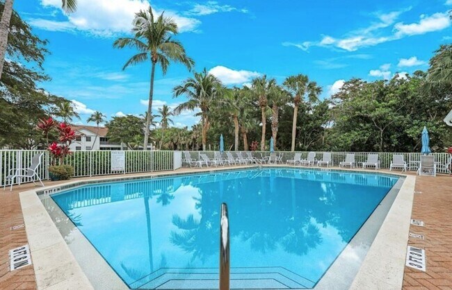 Foto del edificio - ** BONITA BAY ** BEAUTIFUL 2 PLUS A DEN FURNISHED HOME ** SEASONAL OR 6 MONTH AND 1 DAY TO 12 MON...