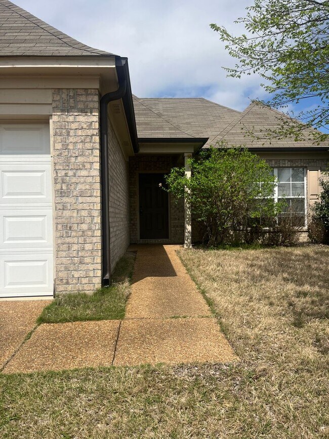 Foto del edificio - Remodeled beautiful 3 bd 2 bath located in...